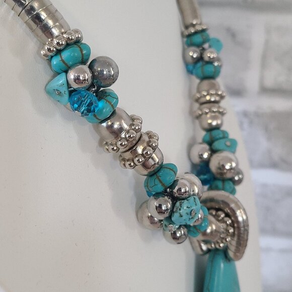 Chunky Howlite Turquoise Color Beaded Silver Tone Statement Necklace - Picture 6 of 11
